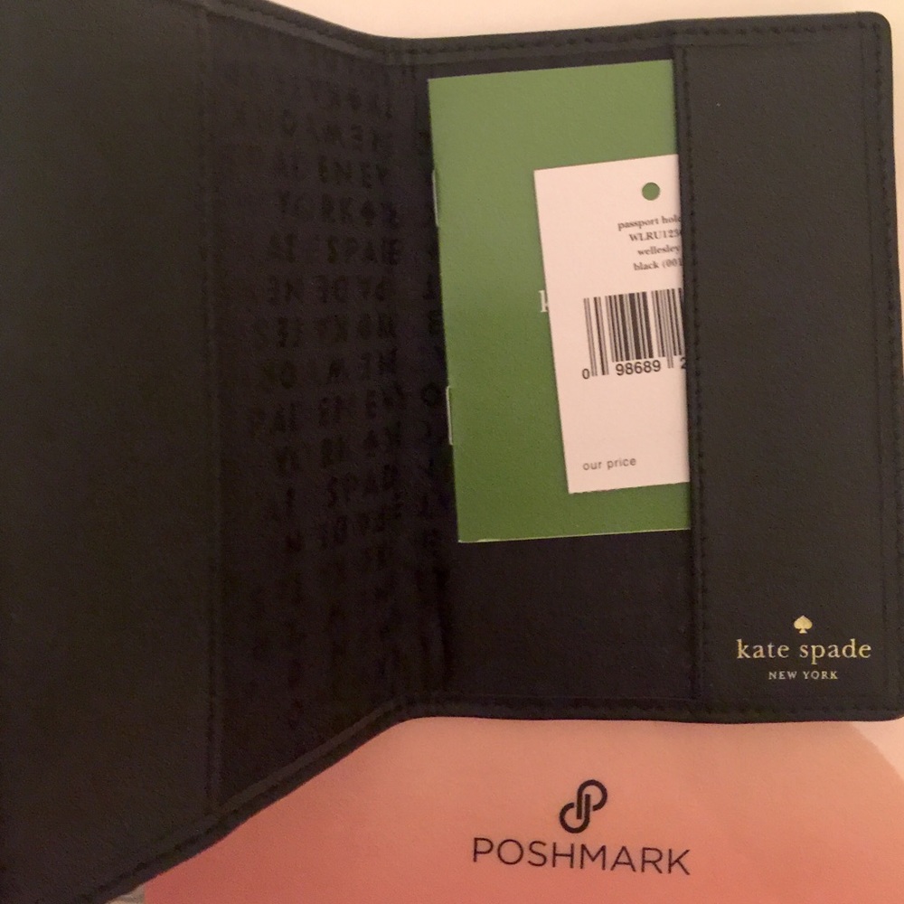 Sale // HP🎉// Kate Spade Passport Case - Picture 4 of 4