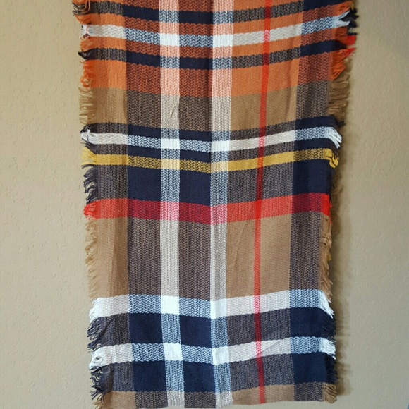 💥LAST ONE!💥Cozy plaid infinity scarf! Tan/Navy! - Picture 2 of 3