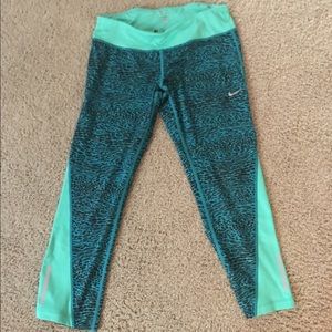 Nike relay Capri workout pant