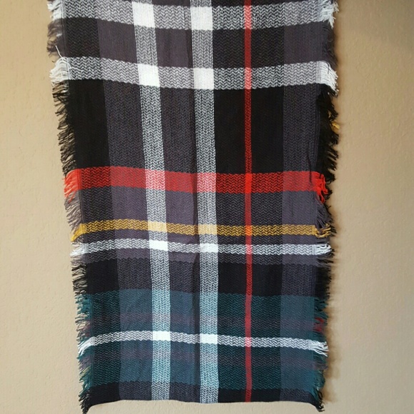 💥LAST ONE💥Cozy plaid infinity scarf! Black/gray! - Picture 2 of 3