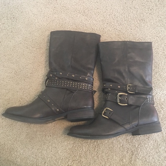 Brown rocker boots