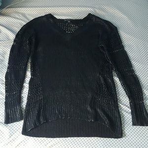 Black long sleeve v-neck