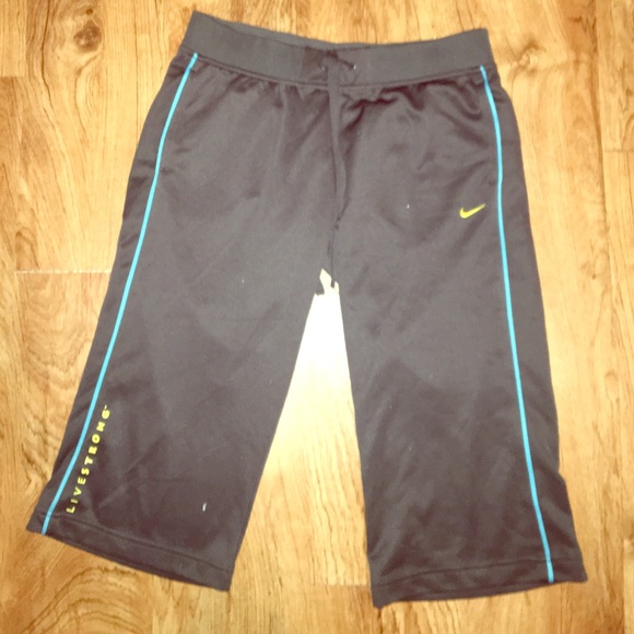 Nike Livestrong Cropped Pants