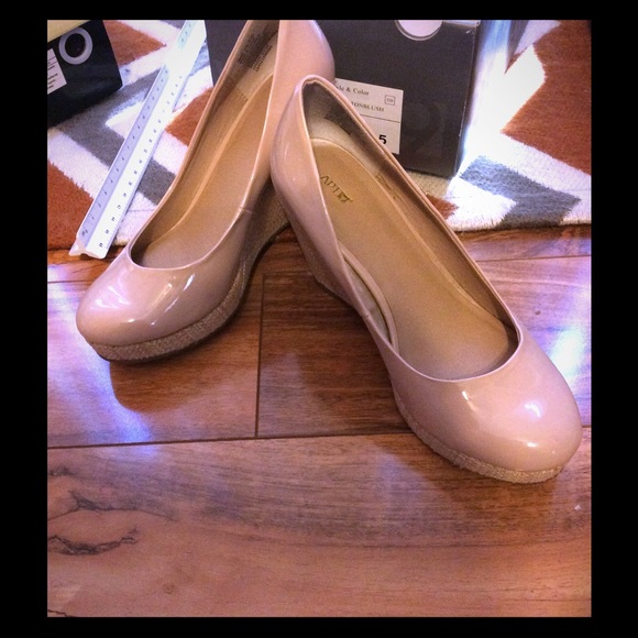 Nude wedges