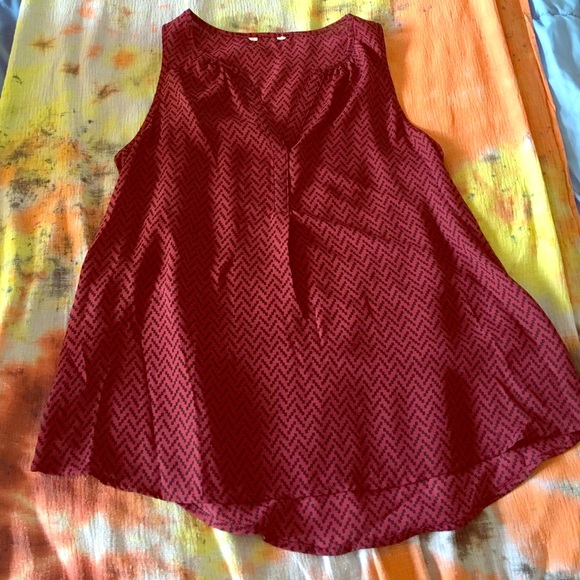 Sleeveless casual top.