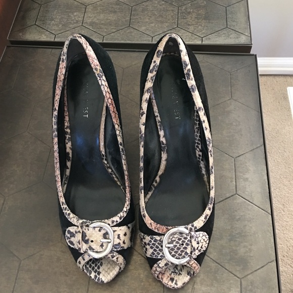 Nine West Open Toe 7.5 M black suade shoes