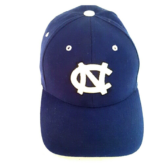 North Carolina Tar Heels fitted cap. - Picture 1 of 4