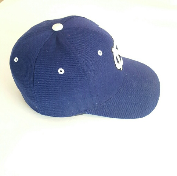 North Carolina Tar Heels fitted cap. - Picture 2 of 4