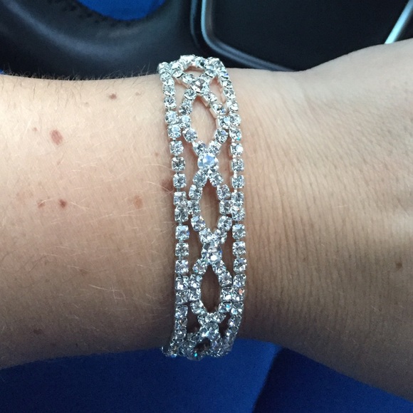 💥 NWT Icing Rhinestone Bracelet