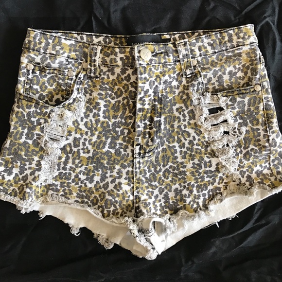 ⚡️SALE⚡️MINKPINK High Waist Cheetah Booty Shorts
