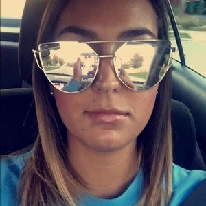 Meet your Posher, Taylor