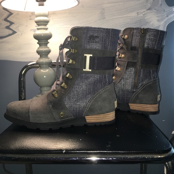 Grey zip up Sorel Boots