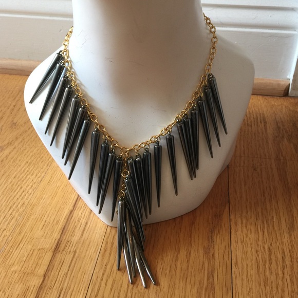 Jewelry - GORGEOUS 18" SPIKE necklace