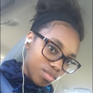 Meet your Posher, Adrianna