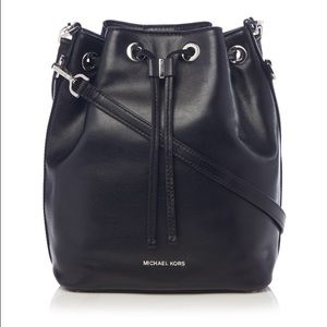 Michael Kors Bucket Bag in black leather