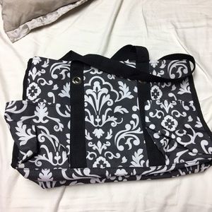 EUC Thirty One tote - medium sized - 7 pockets