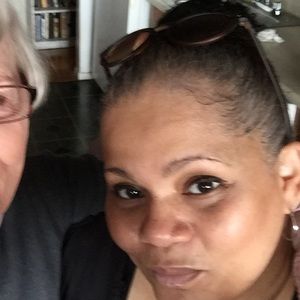 Meet your Posher, Leslie