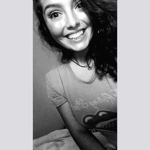 Meet your Posher, Yesenia