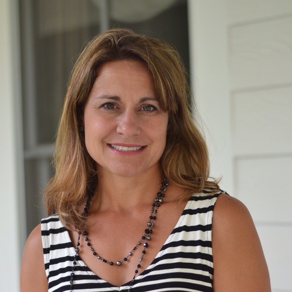 Meet your Posher, Janet - Picture 1 of 1