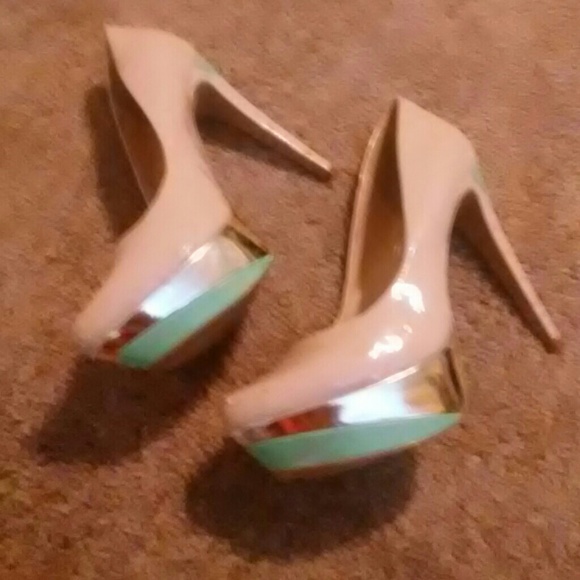 Jessica Simpson heels