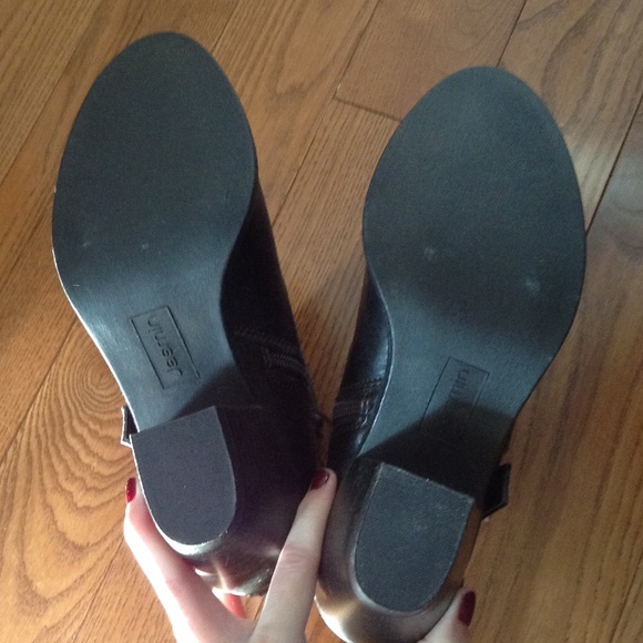 NWOT Jasmine deep brown booties - Picture 2 of 2