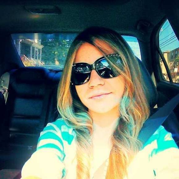 Meet your Posher, Danielle