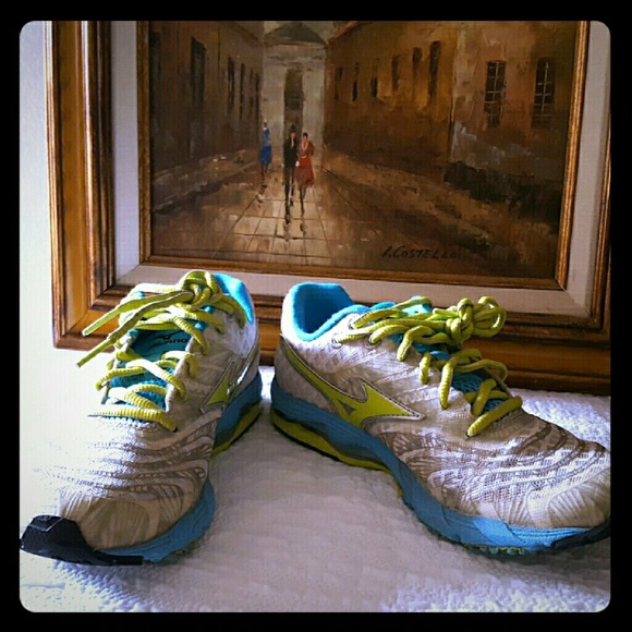 Mizuno running shoes