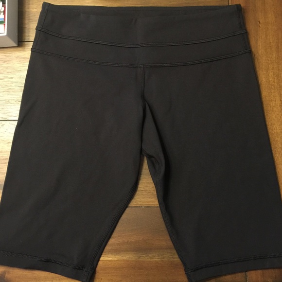 lululemon wonder under biker shorts Never worn!