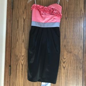 Strapless formal dress