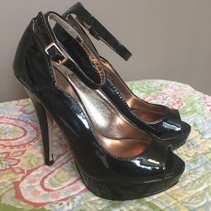 Madden girl Peep Toe pumps Sz 5