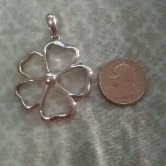 Lia Sophia Daisy Pendant - Picture 2 of 2