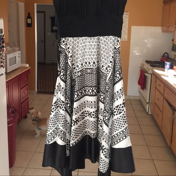 Black/white handkerchief dress. - Picture 3 of 4