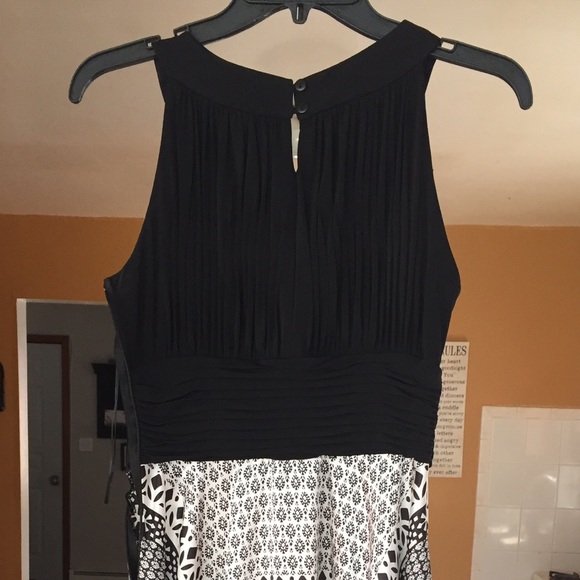 Black/white handkerchief dress. - Picture 4 of 4