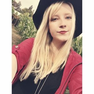 Meet your Posher, Angela