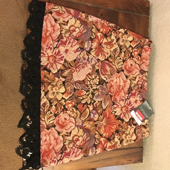 Floral skirt w lace