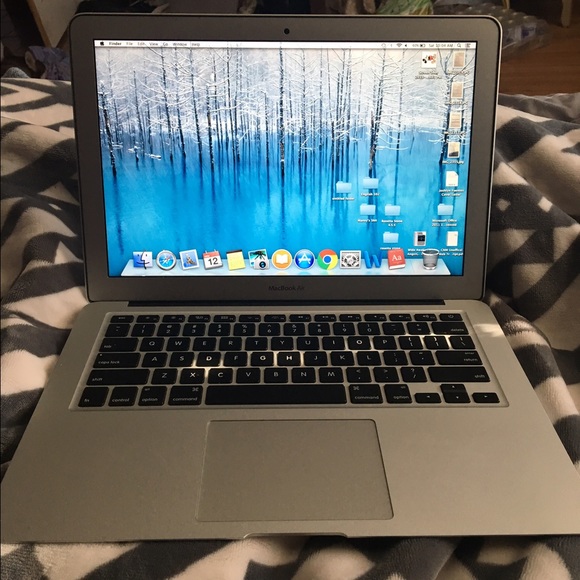 Apple MacBook Air - Picture 2 of 4