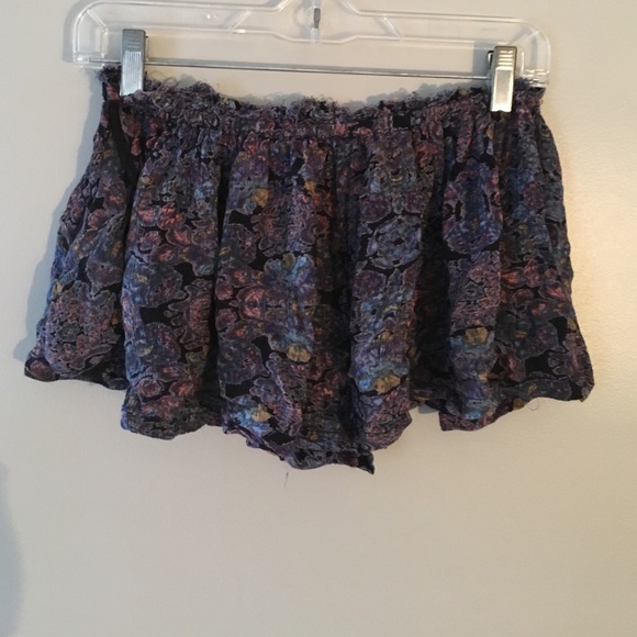 Shorts - Picture 2 of 4