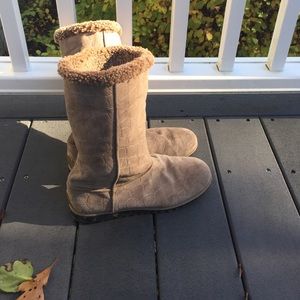 Stuart Weitzman  8.5 winter shearling boots tan