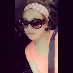 Meet your Posher, Abby