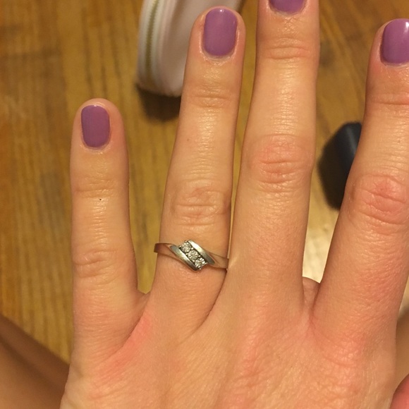 10k white gold ring - size 7
