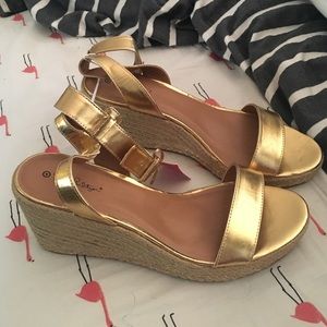 Lilly Pulitzer for Target Shoes - Lilly Pulitzer for target gold wedges new Lilly Pulitzer for Target Shoes - Lilly Pulitzer for target gold wedges new