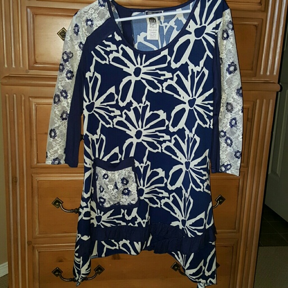 TUNIC NEW WITH TAGS