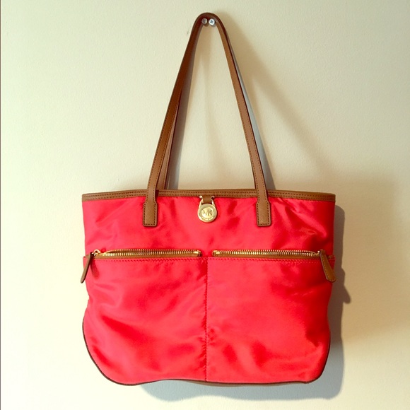 KORS Michael Kors Handbags - EUC Michael Kors 👛 14.5" width 10.5" deep