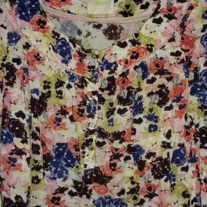 Woman's 1/4 length sleeve floral blouse