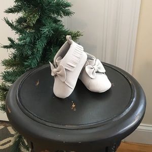 Grey fringe baby booties