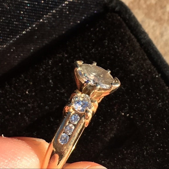 Stunning Marquis Brilliant Cut Diamond Ring - Picture 2 of 4