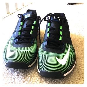 Green Nike shoes// size Us 9.5
