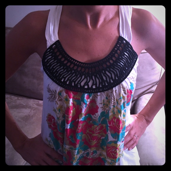 White tank top w/ colorful flowers & black weaving