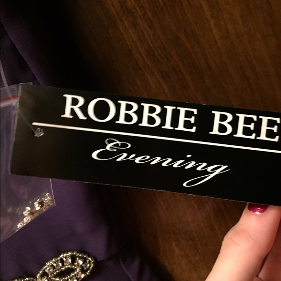 Gown - Picture 3 of 4