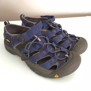 Keen Boys Shoes size 5
